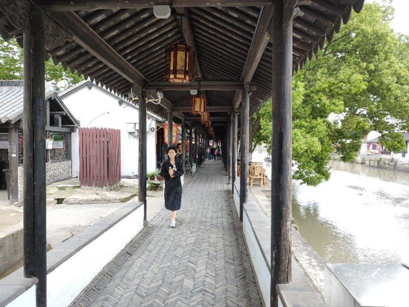 探索神秘小屋